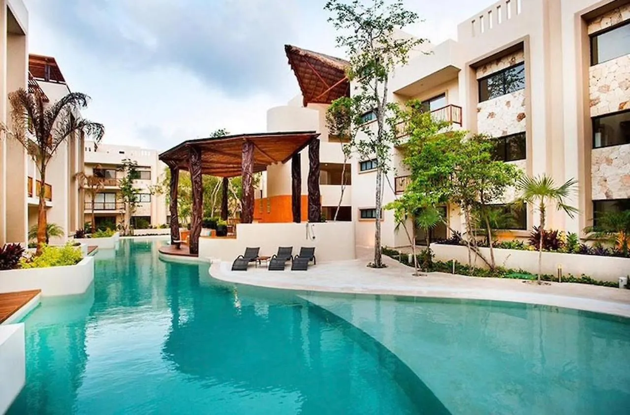 Sleeps 4-6-Amazing 2 Bedroom Ph With Bbq Jacuzzi Tulum 0*,  Mexico